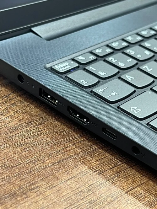 Lenovo V15 FHD - Ryzen 5 77307 - 8Gb - 256Gb - AMD Radeon Graphics 