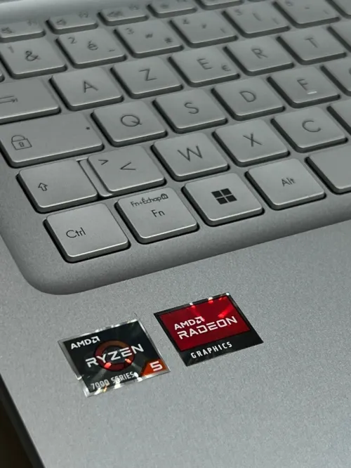 Asus VivoBook 17X FHD - Ryzen 5 7430U - 16Go - 1To SSD - AMD Radeon Graphics 