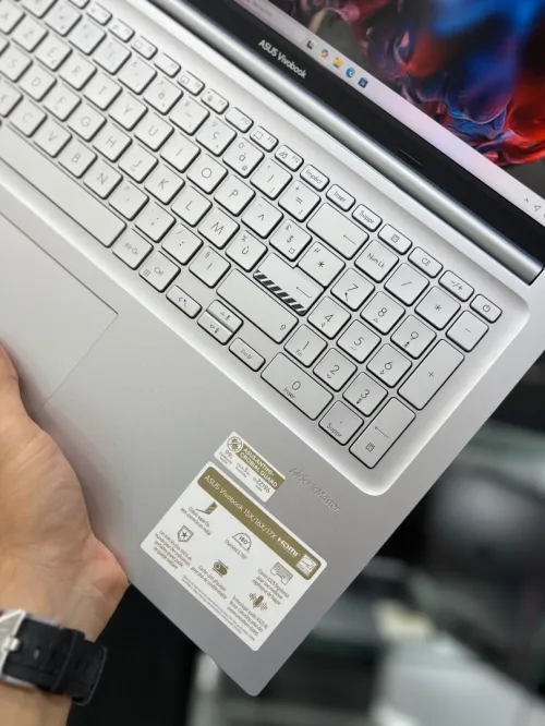 Asus VivoBook 17X FHD - Ryzen 5 7430U - 16Go - 1To SSD - AMD Radeon Graphics 