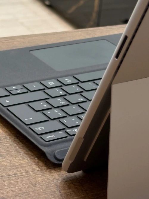 Microsoft SurFace Pro 9 2K - i5 1235U - 8Go - 256Go - Intel Iris Xe Graphics