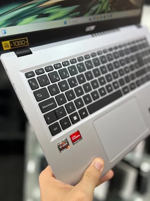 Acer Aspire 3 Ryzen 5 7520U - 8Gb Ram - 512Gb - AMD Radeon graphics 