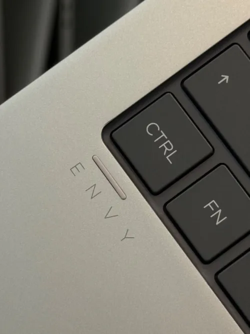 HP ENVY OLED 2-in-1 - Ryzen 7 8740Hs - 16Go Ram - 512Go SSD - AMD Radeon Graphics
