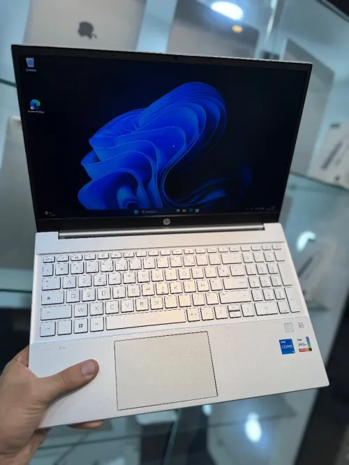 HP Pavilion 15s FHD - i5 1235U - 16Go - 512Go SSD - Intel Iris Xe Graphics
