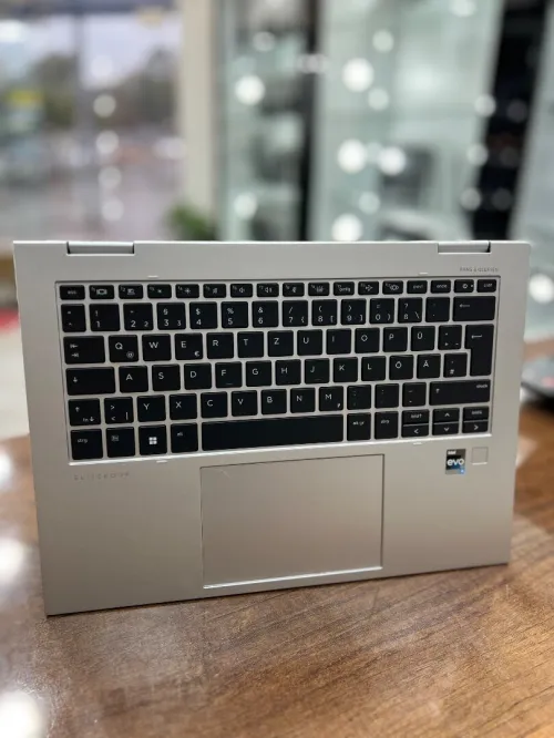 HP EliteBook 1040 G10 - i5 1345U - 16Gb - 1To SSD - Intel Iris Xe Graphics 