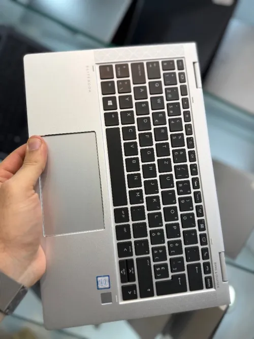 HP EliteBook X360 G4 - i5 8350U - 8Go - 256Gon- Intel UHD Graphics