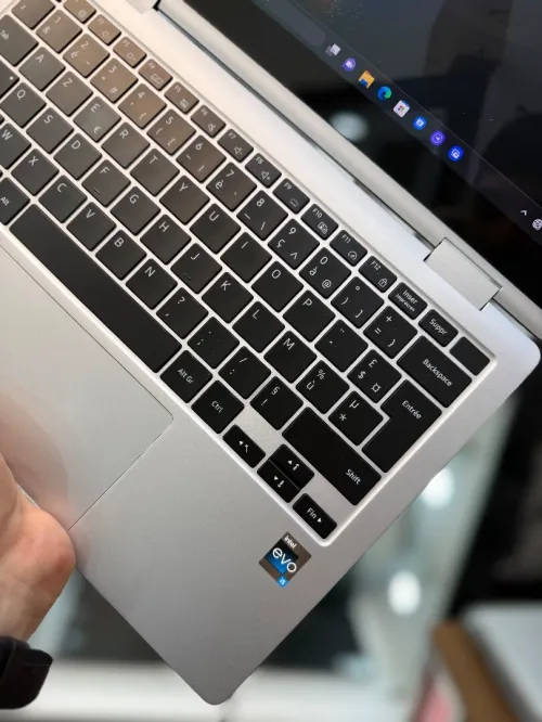 Samsung Galaxy 3 Pro 2-in-1 AMOLED i5 1340P - 8Go - 256Gon- Intel Iris Xe