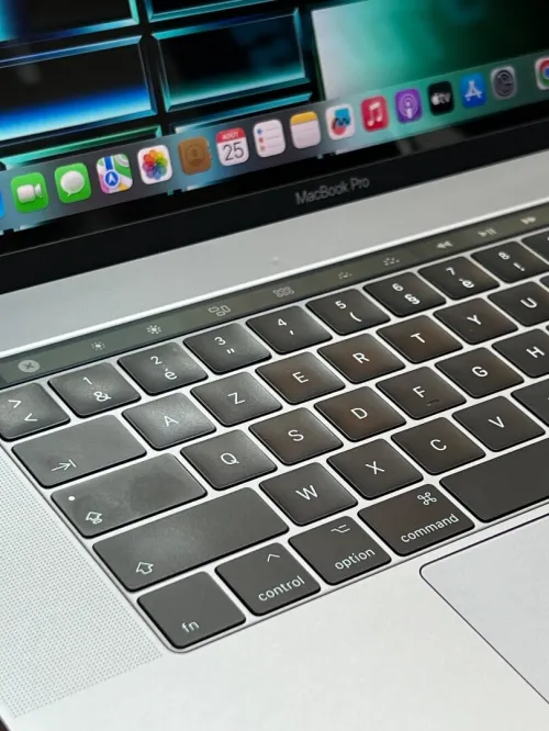 MacBook Pro 2017 15-Inch - i7 2.8 Ghz - 16Go - 256Go - Radeon Pro 555