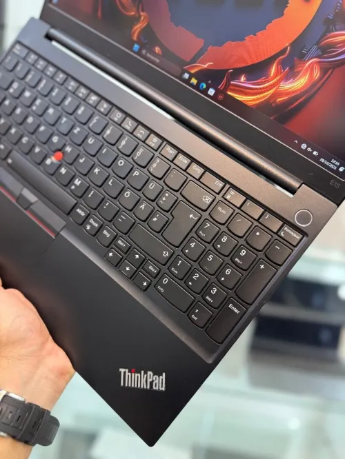 Lenovo ThinkPad E15 - Ryzen 7 5700U - 16Go - 512Go - AMD Radeon Graphics 