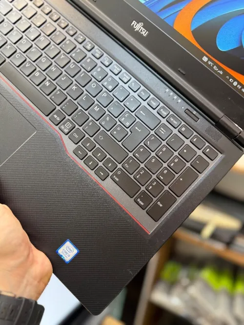 Fujitsu Siemens LifeBook i5 8250U - 8Go - 256Go SSD - Intel UHD Graphics