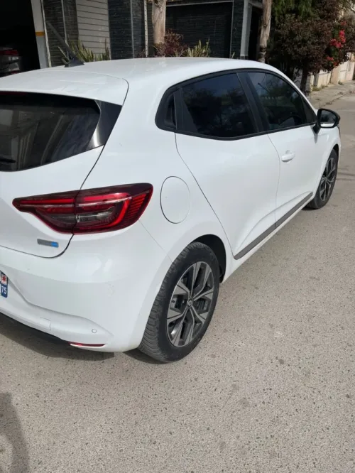 Renault Clio 5 hybride 2022 1.6 140ch hybride