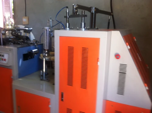 Machine pour gobelet en papier