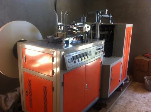 Machine pour gobelet en papier