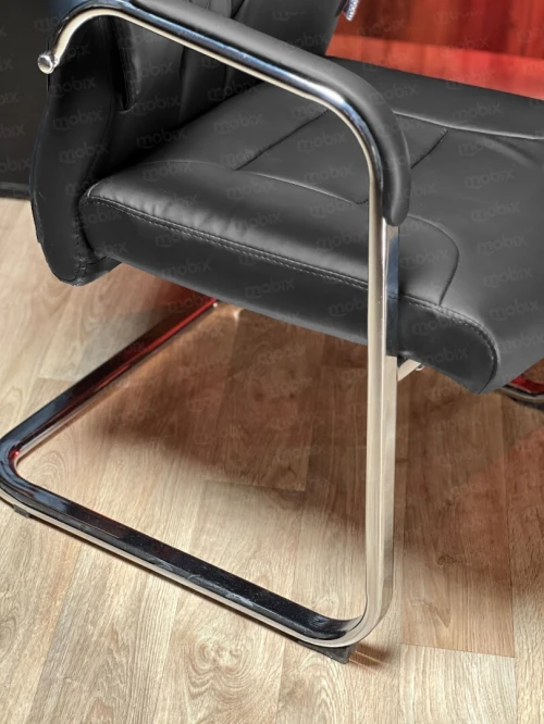 Chaise bureau PDG CIRTA visiteur noir en simili cuir de la marque MOBIX-DZ
