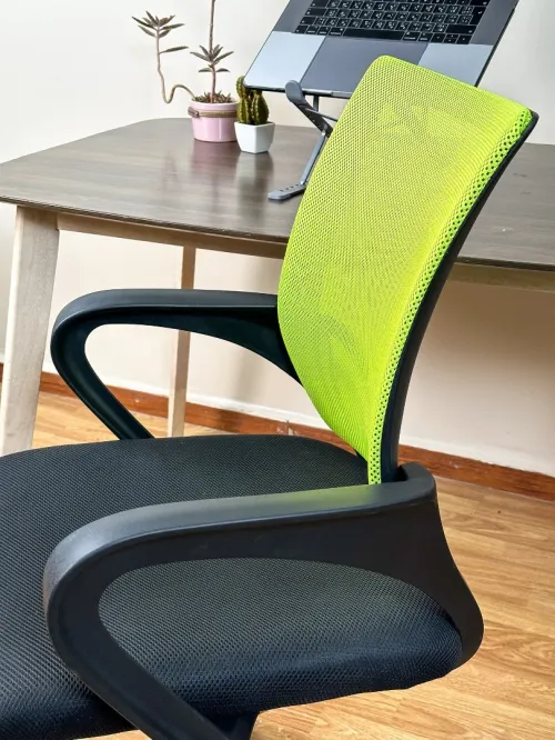 Chaise opérateur filet couleur jaune ergonomique de la marque Mobix dz