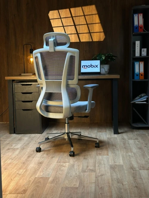 Chaise bureau opérateur LUNA de la marque Mobix dz