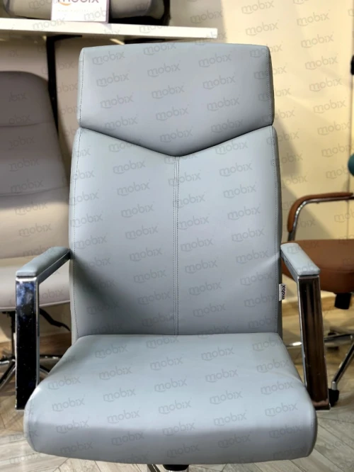 Chaise AKAR opérateur grise PDG en simili cuir de la marque Mobix dz