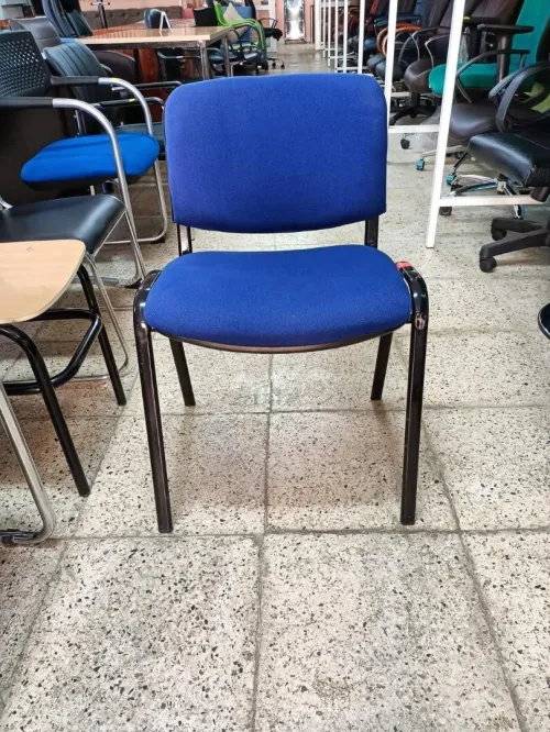 Chaise visiteur en polyuréthane