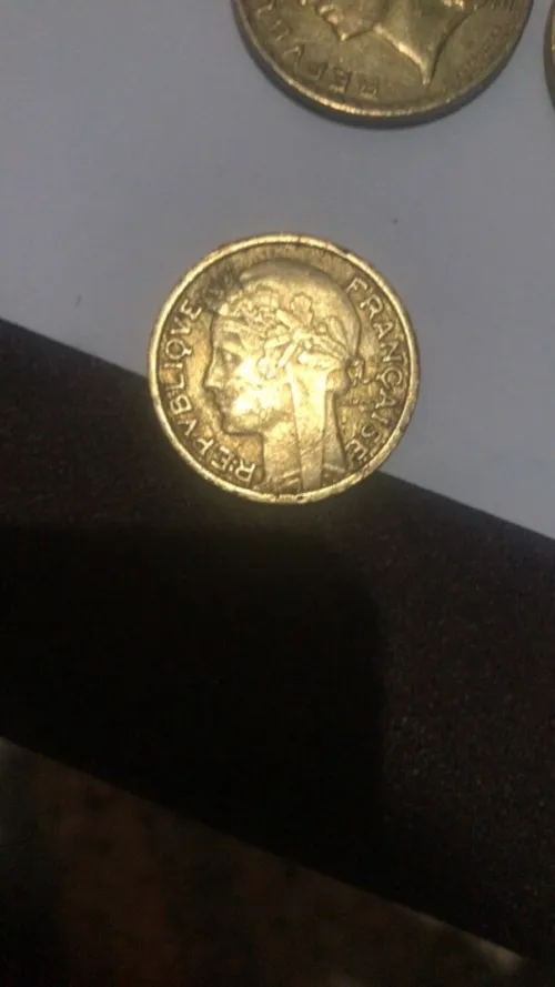 Les Pieces de 5 francs  2 francs 1 francs..