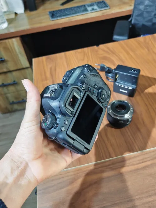 Canon 6D Mark II + Objectif EF 50MM F/1.8 STM