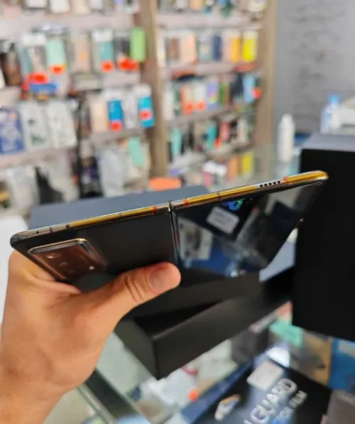 Honor Magic V2