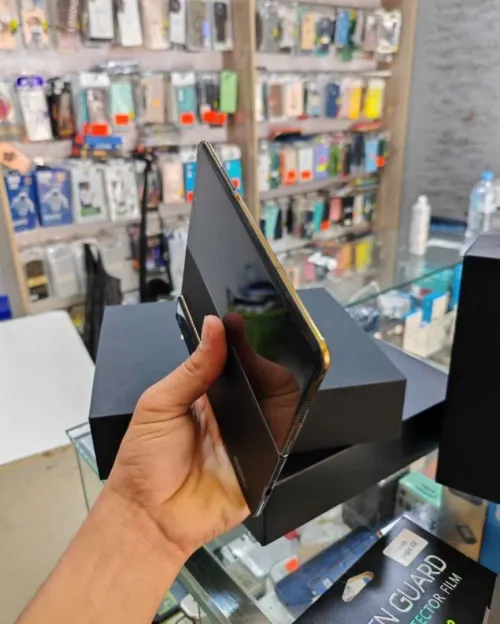 Honor Magic V2