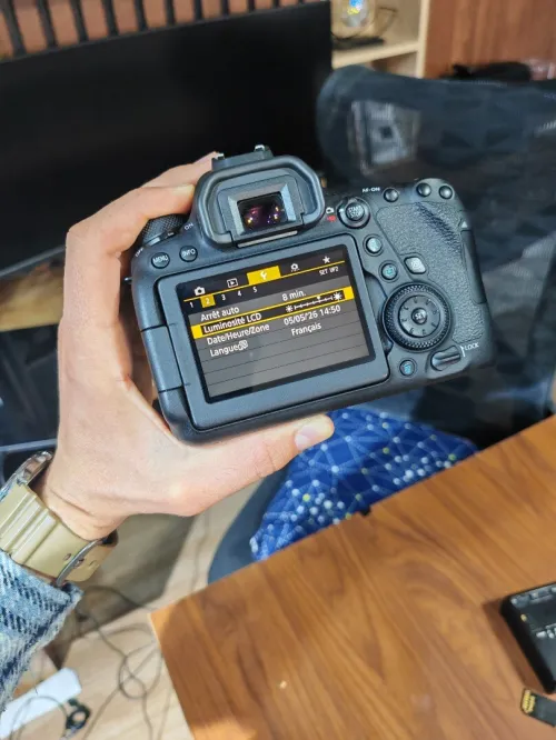Canon EOS 6D Mark 2 II neuf 2k avec tripier Original