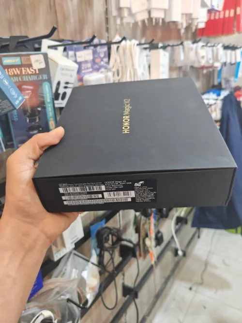 Honor Magic V2