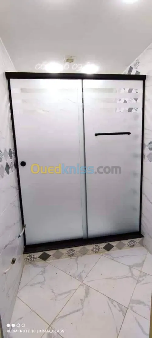 séparation salle de bain en verre 