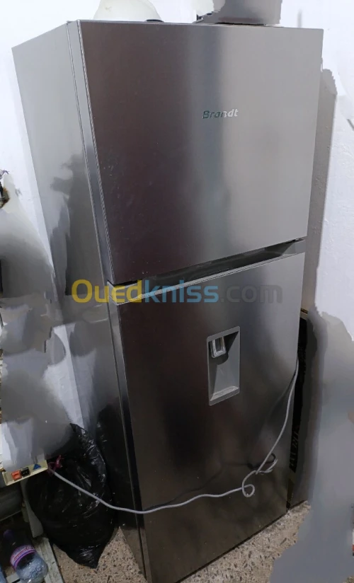 Réfrigérateur Brandt 400L Inox avec distributeur d'eau