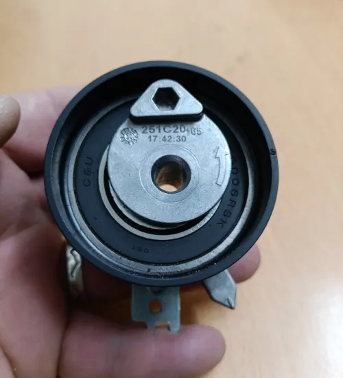 kit chaine de distribution et un kit courroie d'origine Renault Dacia 1.5 dCi 85Ch et 100Ch