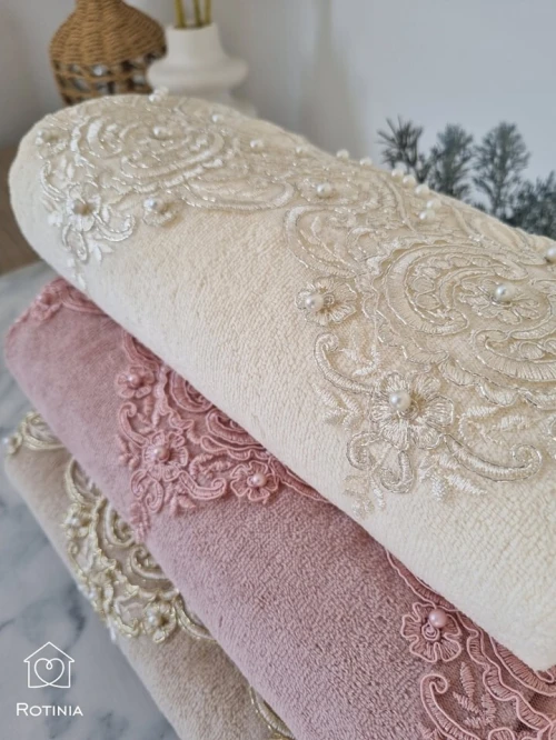 Coffret 3 serviettes avec guipure
