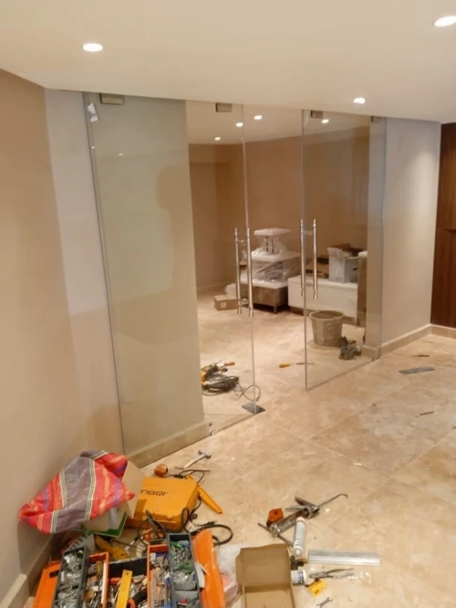 Paroi de douche et façade en verre 