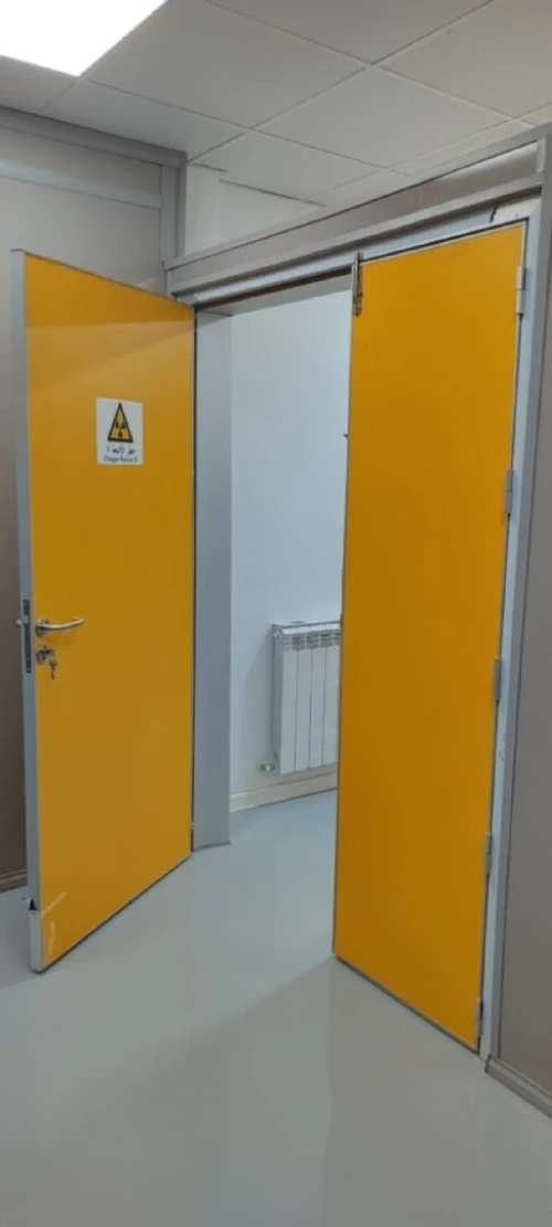 porte plombée et paravent plombé contre rayon X et porte technique 