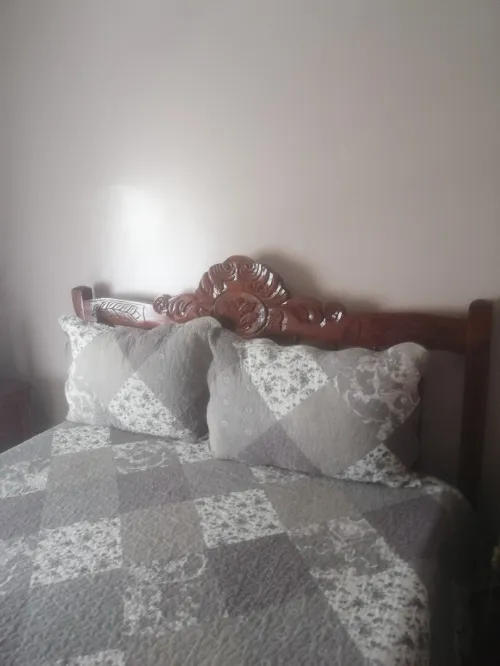 Vend très jolie Chambre à coucher stylé LOUIS XIX en bois rouge massif 