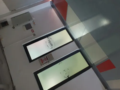 Panneaux publicitaires et enseignes lumineuses