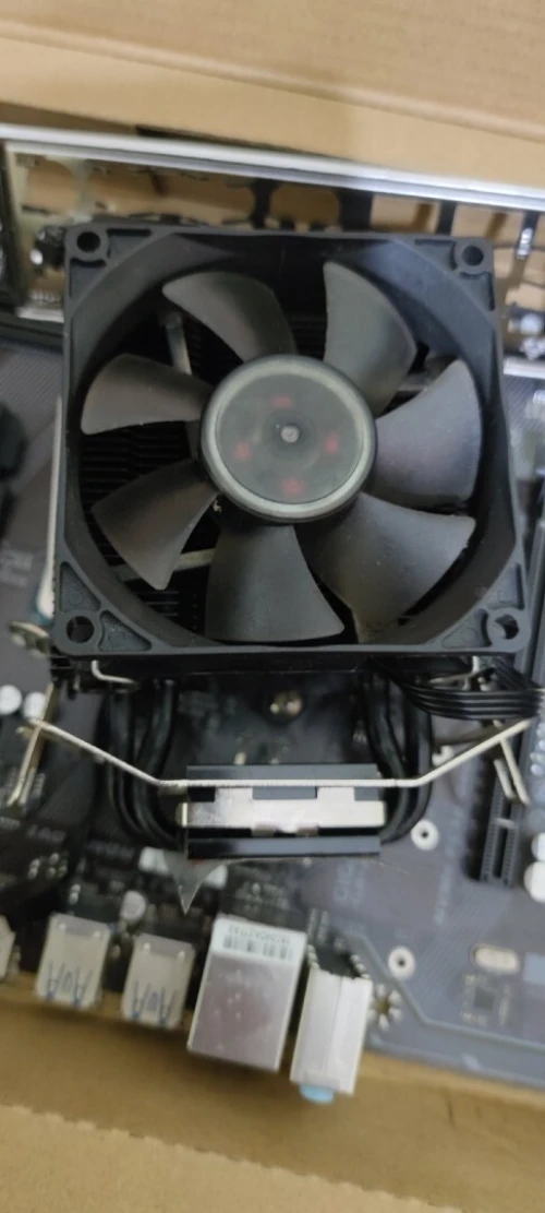 Gigabyte a320m-s2h + ryzen 3 3300x + psu + cooler +mouse/keyboard+casque+manette+