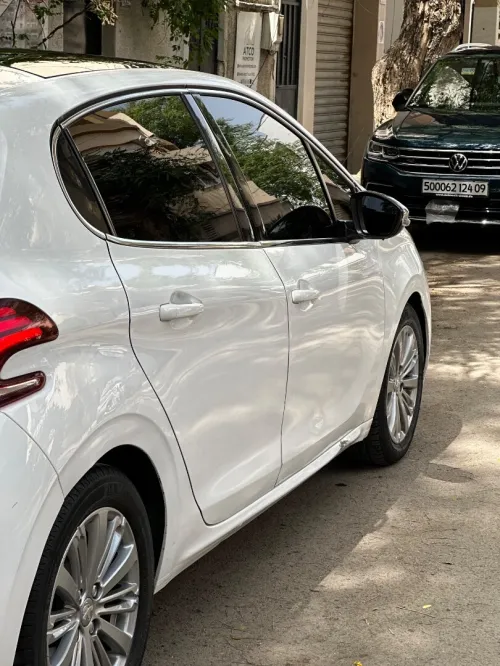 Peugeot 208 2015 Allure Facelift
