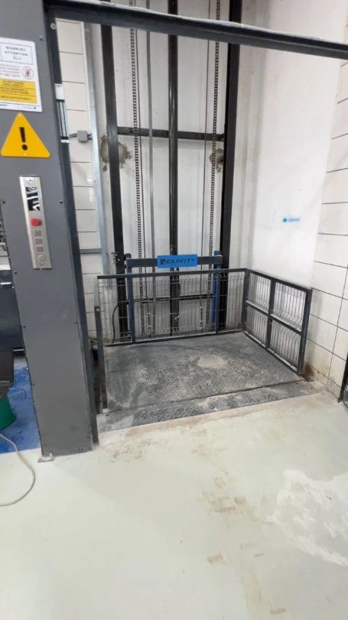 Montecharge marchandise hydraulique fabrication sur mesure - GRAVITY ALGERIE - interne ou externe