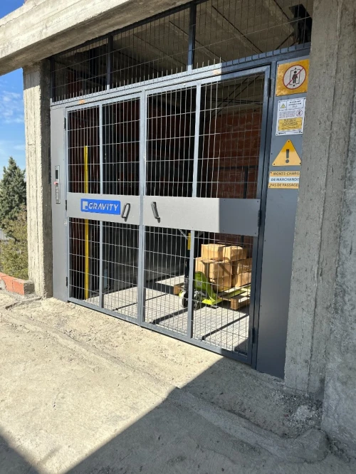 Monte charge à doubles colonnes hydrauliques fabrication sur mesure - GRAVITY ALGERIE-