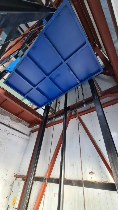 Montecharge marchandise hydraulique fabrication sur mesure - GRAVITY ALGERIE - interne ou externe