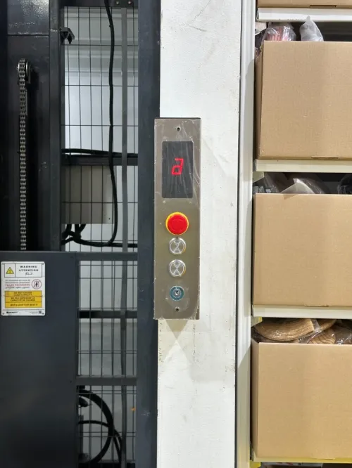 Montecharge marchandise hydraulique fabrication sur mesure - interne ou externe