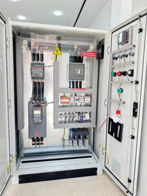 ARMOIRES ELECTRIQUE  DE COMMANDE ET PROTECTION POUR POMPES