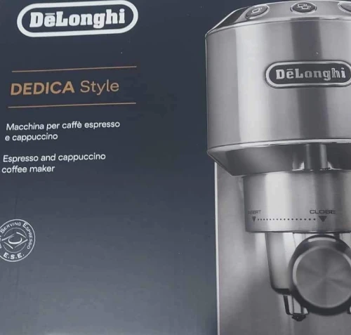 MACHINE À CAFÉ // DELONGHI