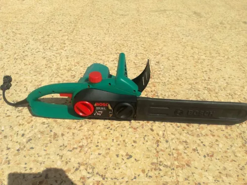 Tronconneuse a chaine 40 s  40cm 1800w BOSCH
