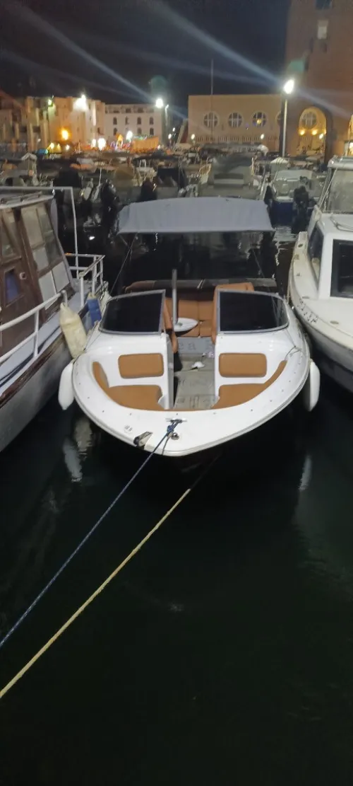 Bateau sea ray 6m75 145 ch