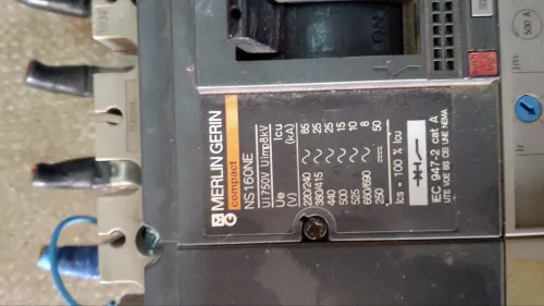 Des pièces et matériel électricité 