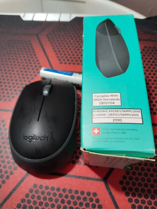 Logitech M170 orignal +  Piles Rechargeable