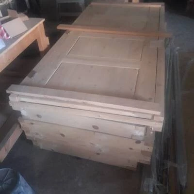 Porte en bois rouge pleine (neuf)