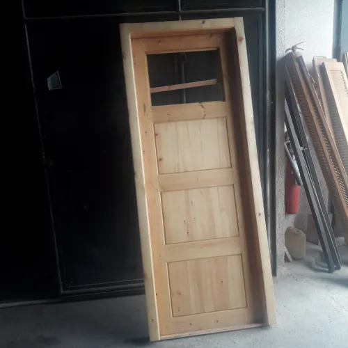 Porte en bois rouge pleine (neuf)