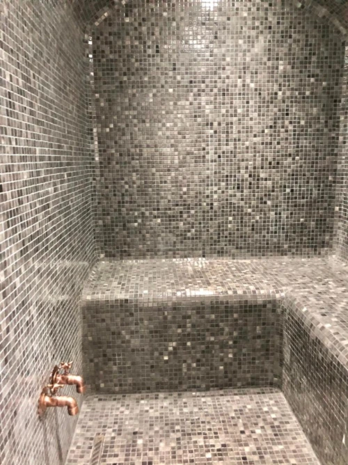 Polystyrène pour fabrication chaise et lit avec mosaïque hammam et douche